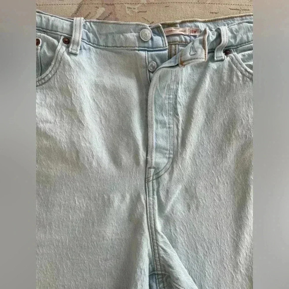 Levi's Ribcage Shorts Size 18 - Picture 3 of 11